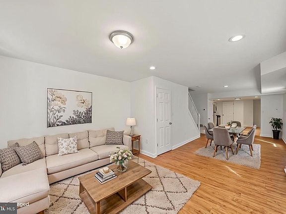 2nd image of 406 Venable Ave