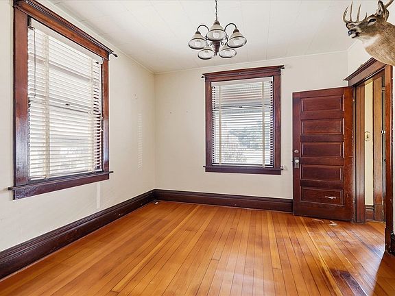 3rd image of 309 Jones St