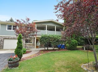 537 Lomond Dr, Mundelein, IL