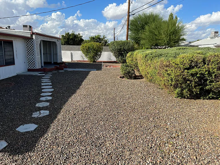 10946 W Canterbury Dr — Photo 34