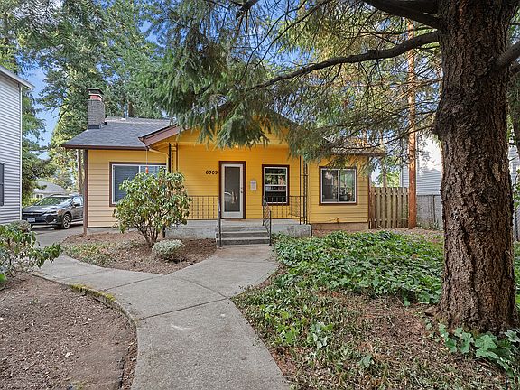 4th image of 6303 SE Woodstock Blvd Unit 1