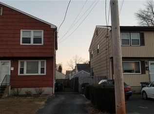 104 Yacht St, Bridgeport, CT 06605