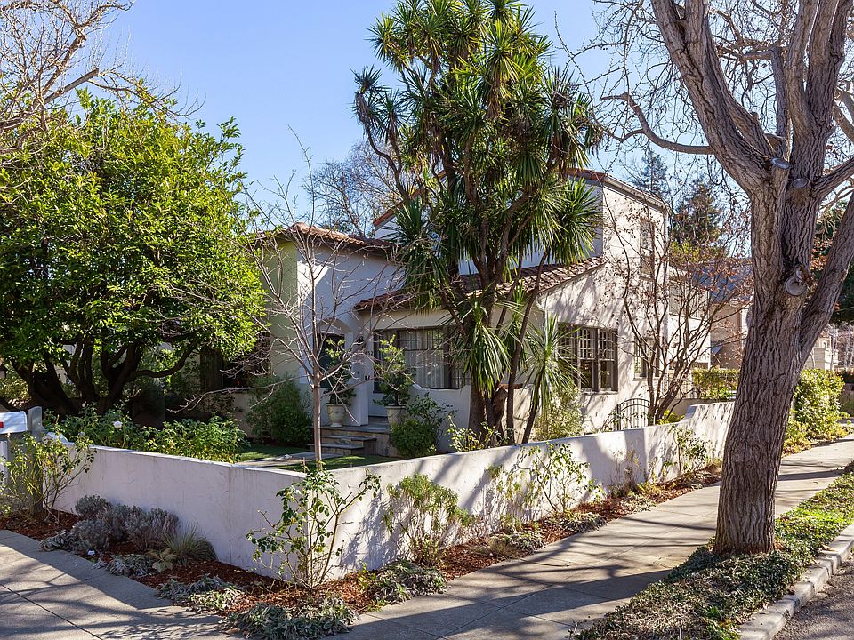 1st image of 652 Melville Ave