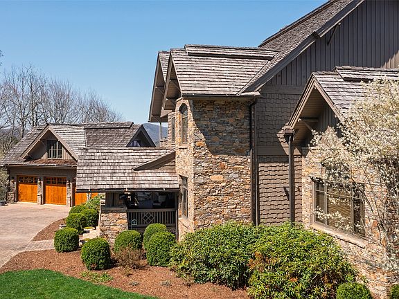 3rd image of 323 Lone Chimney Drive