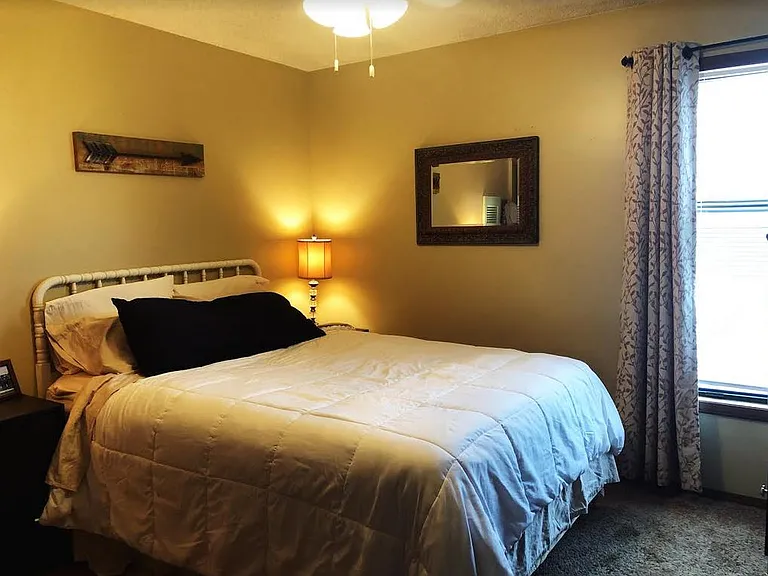 2301 Willow Ln — Photo 2