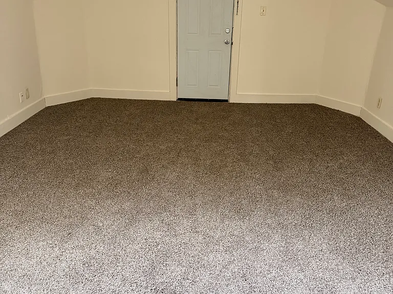 305 S White Oak St #6 — Photo 3