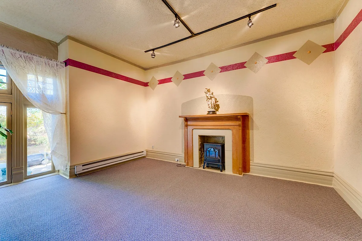 Building Photo - 156 S Sherman St #B