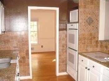 3rd image of 2931 Shillingford Ct SE