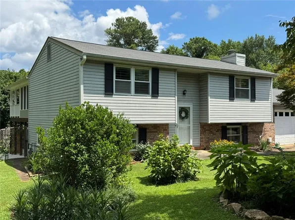 2081 Branch View Dr, Marietta, GA 30062