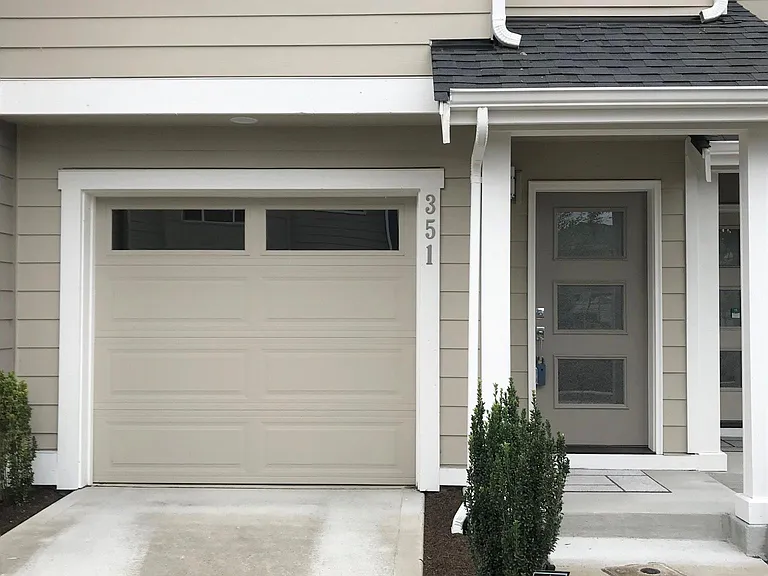 351 Vashon Ct NE — Photo 3