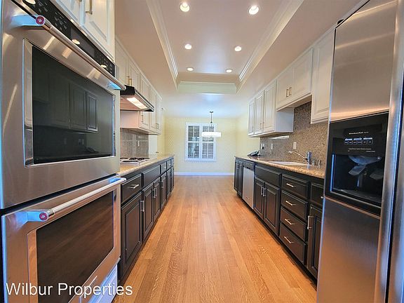 4th image of 300 Sand Hill Cir