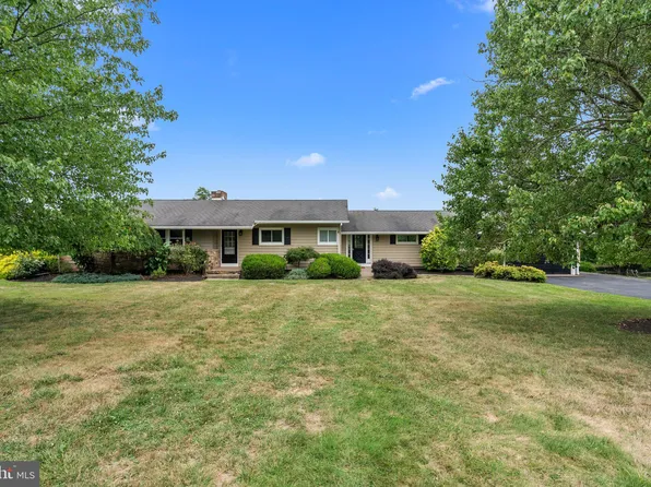 237 Aqueduct Rd, Washington Crossing, PA 18977