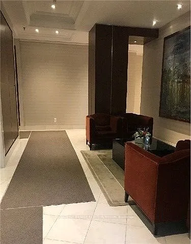 300 Bloor St E #1013 — Photo 4