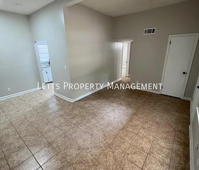 905 Wright Dr — Photo 4