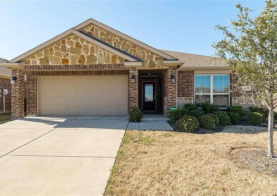 1st image of 800 English Ivy Dr