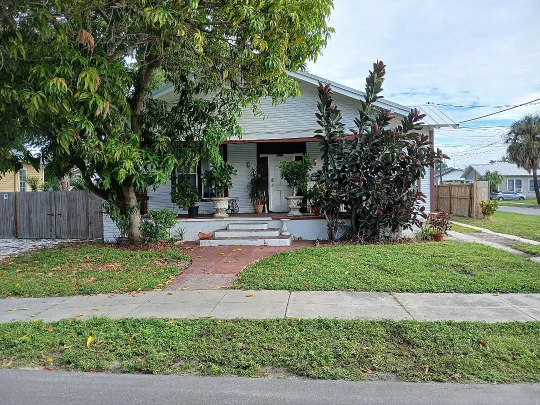 2 bed, 1.5 bath, 1300 sqft, $1,980 — Photo 1