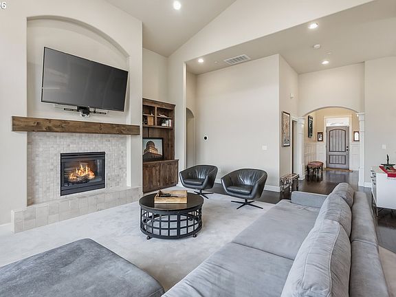 4th image of 16605 SW Oregon Jade Ct