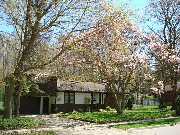 3rd image of 135 Glenforest Rd