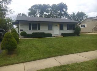 126 Hickory Ave, Streamwood, IL 60107