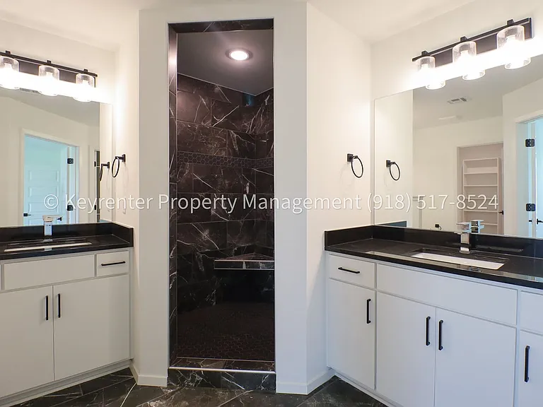 2908 S Redwood Ave — Photo 41
