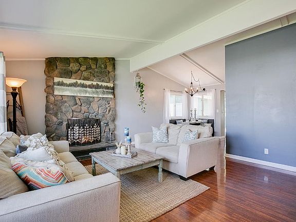 3rd image of 1732 Beach Dr SE