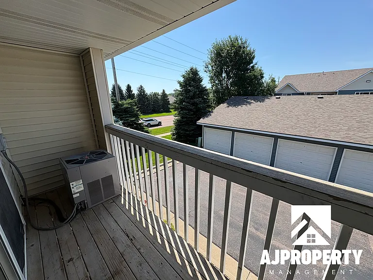 7003 W 56th St #7 — Photo 12