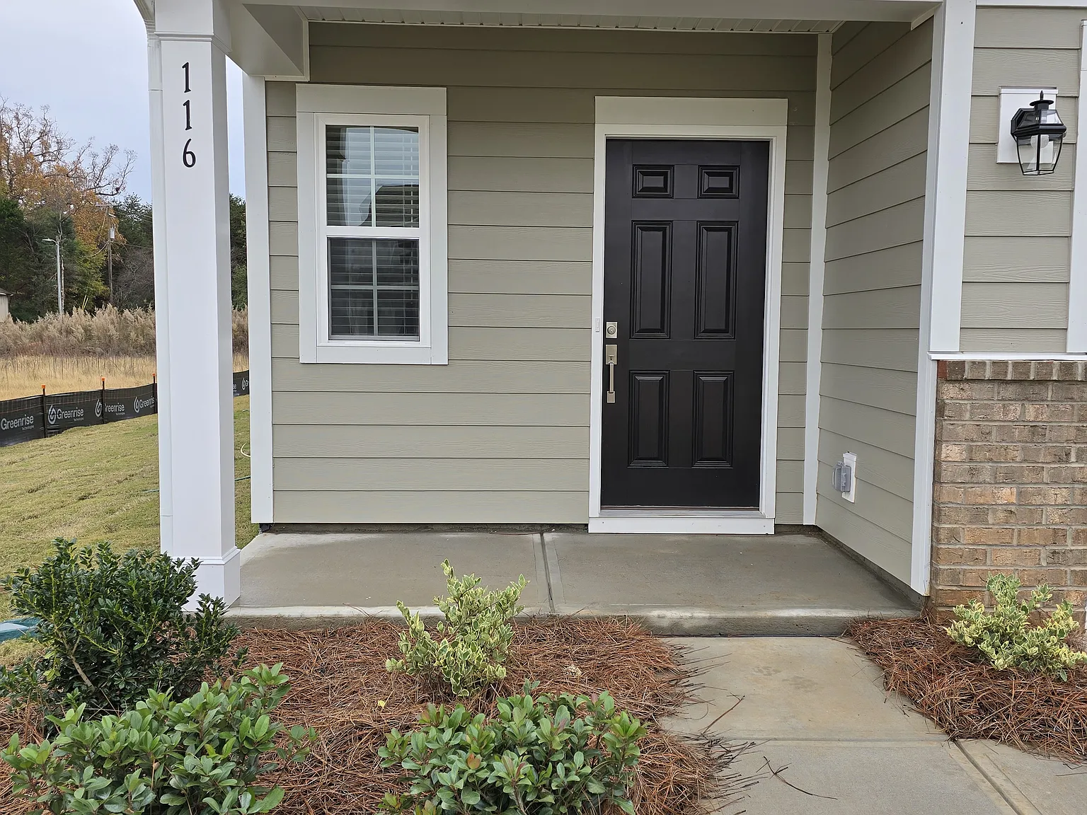 5 bed, 2577 sqft, $2,100 — Photo 2