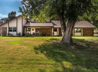 721 N Country Club Ter, Mustang, OK 73064
