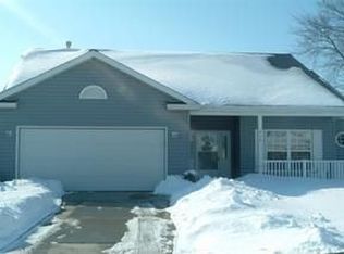 519 Oakdale Cir, Elyria, OH 44035