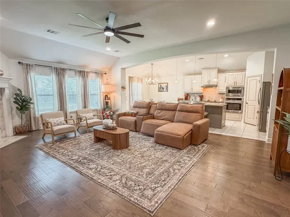 343 Abbott Ln, Waxahachie, TX 75165