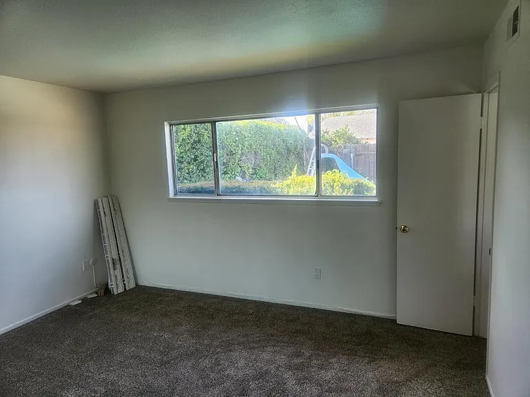 470 Glenhill Dr — Photo 8