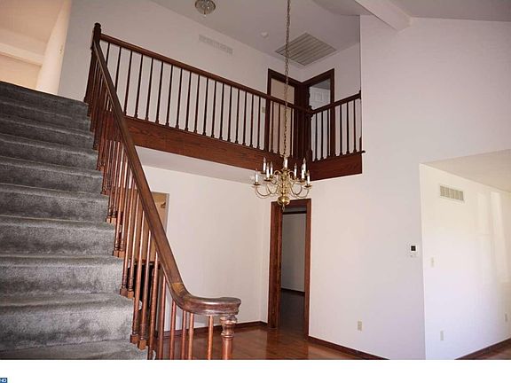 3rd image of 92 Chandler Ct
