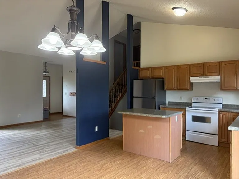 2909 W Frank St — Photo 2