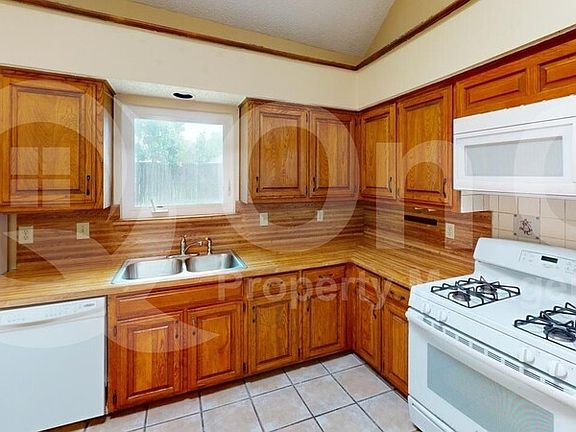 2nd image of 324 Lakewood Ct