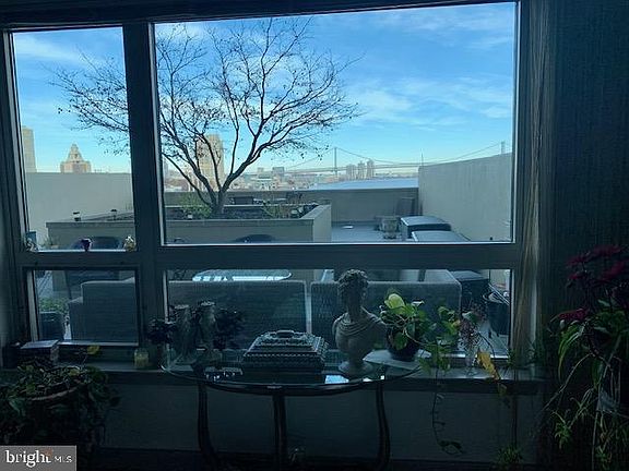 5th image of 717 S Columbus Blvd Unit 414