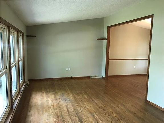 2nd image of 512 Corral Dr