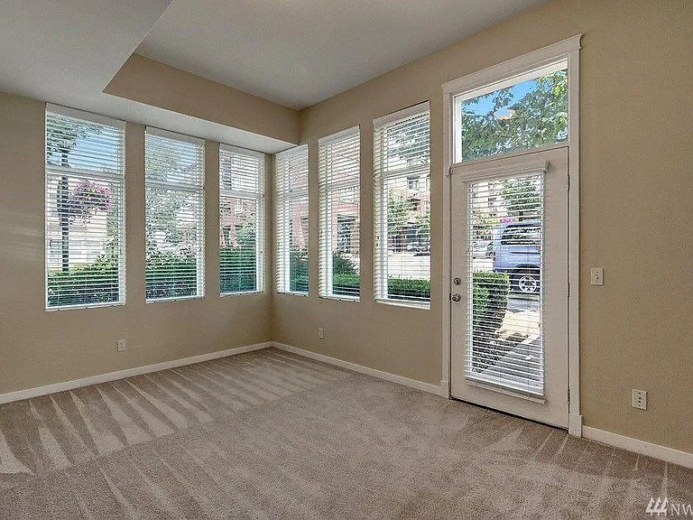 2479 NE Park Dr — Photo 17
