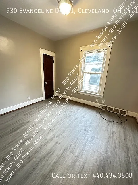 Building Photo - 930 Evangeline Rd #1