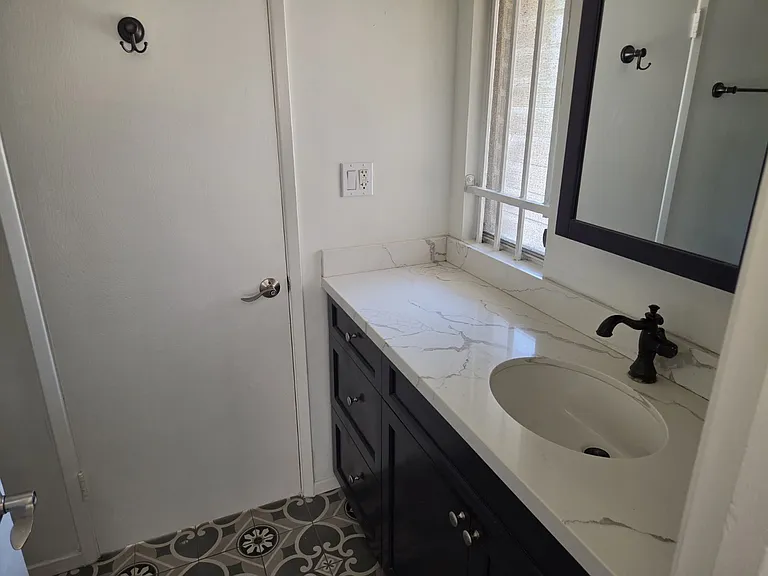 4734 Laurelgrove Ave — Photo 13