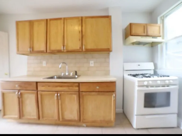 674 N 6th St #1A — Photo 5