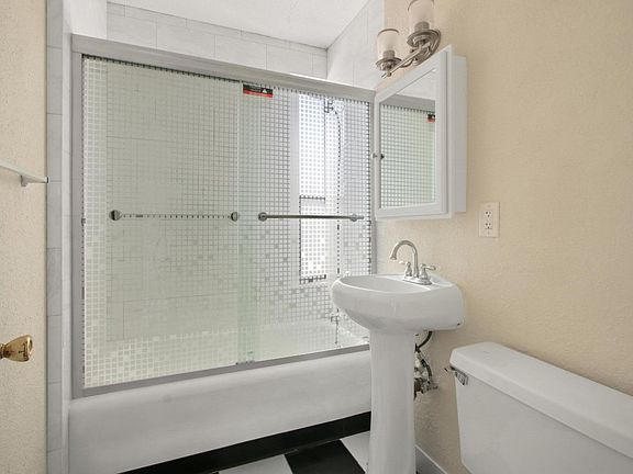 3rd image of 346 N Vermont Ave APT 214