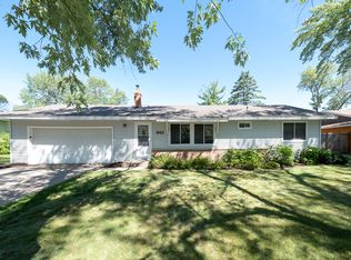 961 Whitney Dr, Apple Valley, MN 55124