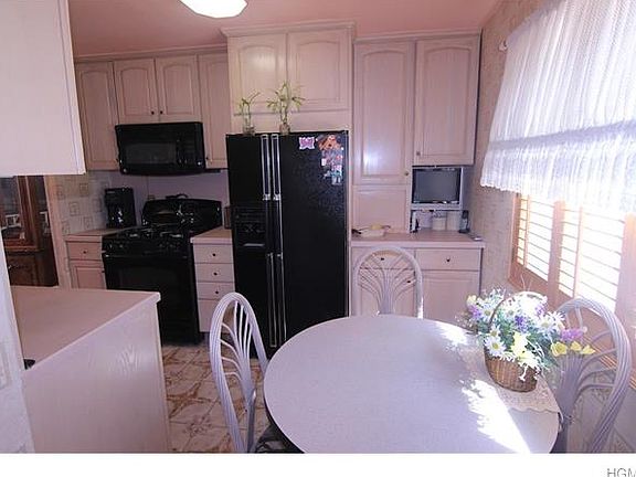 3rd image of 1035 Vincent Ave