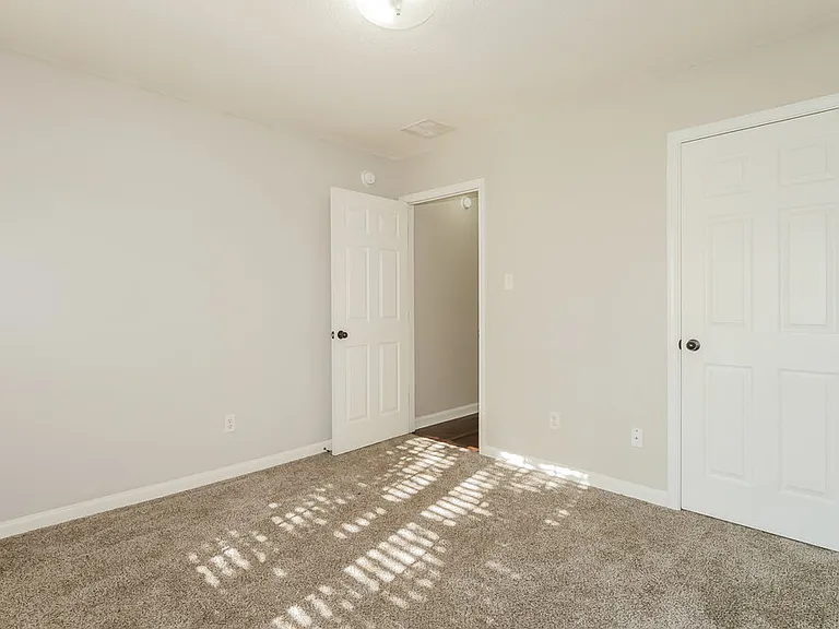 1719 Brentford Cv — Photo 12