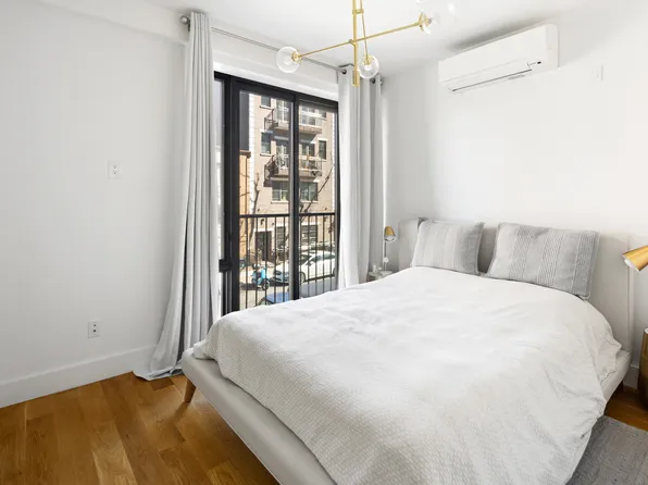 34 Conselyea Street image 4 of 6