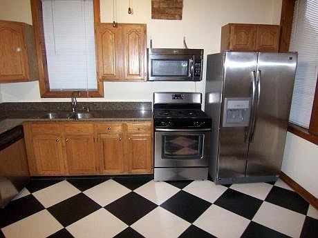 5th image of 2961 N Lincoln Ave