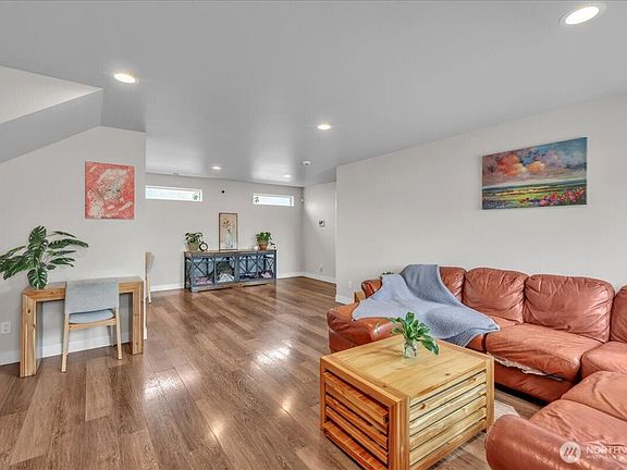 5th image of 903 Atherton Street