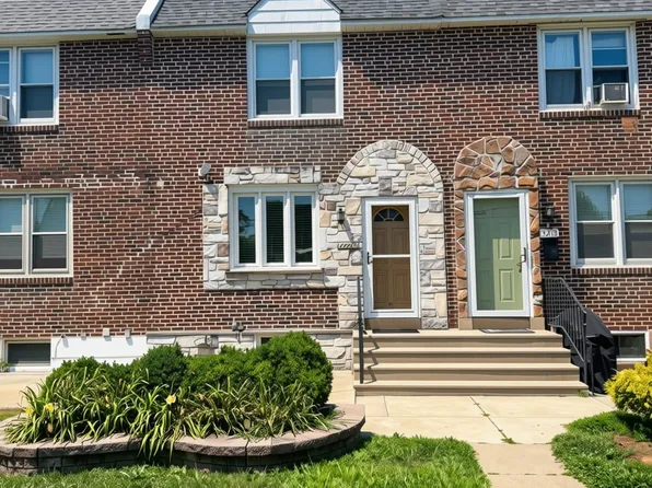5220 Gramercy Dr, Clifton Heights, PA 19018