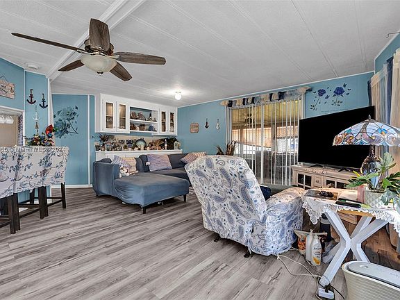 5th image of 6200 Holly Ln