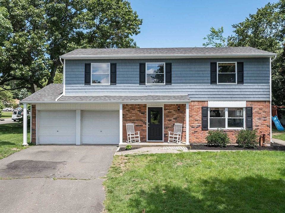 1st image of 19 Essex Dr